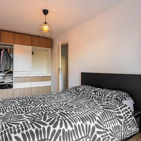 Apartment Grand 2 Pieces Et Belle Terrasse Ensoleillee