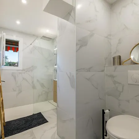 Grand 2 Pieces Et Belle Terrasse Ensoleillee Nizza